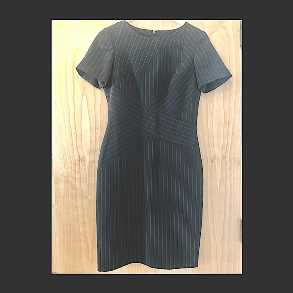 Tahari ASL Black Pinstripe Sheath Dress EUC Size 4